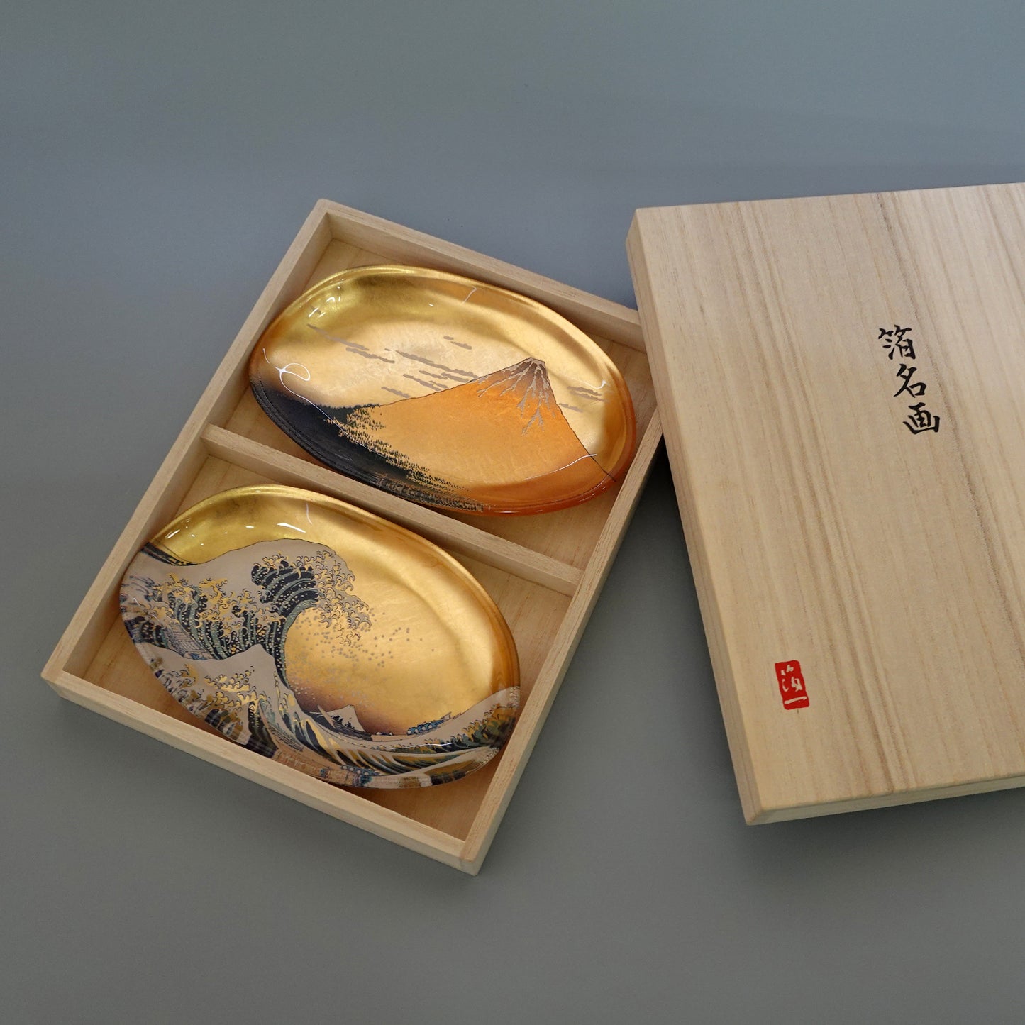 Gold Leaf Art Glass Tray (Set of 2) – Red Fuji and Great Wave (Gold)