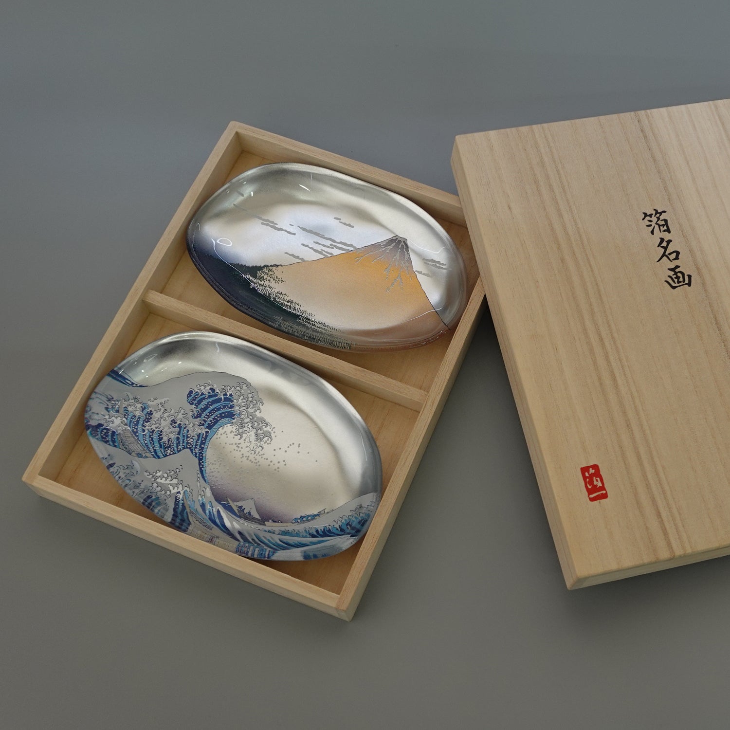 Gold Leaf Art Glass Tray (Set of 2) – Red Fuji and Great Wave