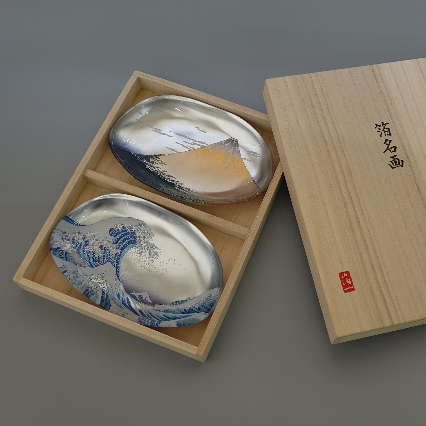Gold Leaf Art Glass Tray (Set of 2) – Red Fuji and Great Wave (Silver)